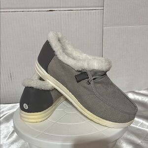 Shein Cozy Gray Slip-On women’s size 6 slippers